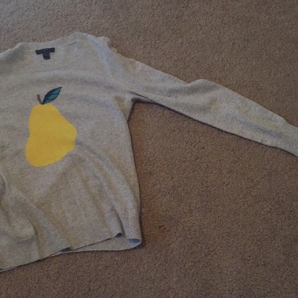 Light grey sweater with a yellow pear design. - Picture 3 of 3